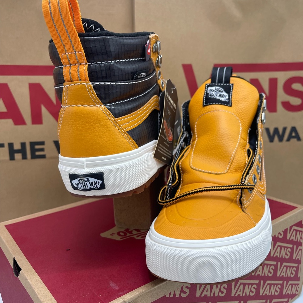 Vans WMNS Sk8-Hi Mte 2.0 Dx
(Mte) Apricot/Black Boots 
VN0A4P3I2NF
 All Weather - Picture 7 of 16